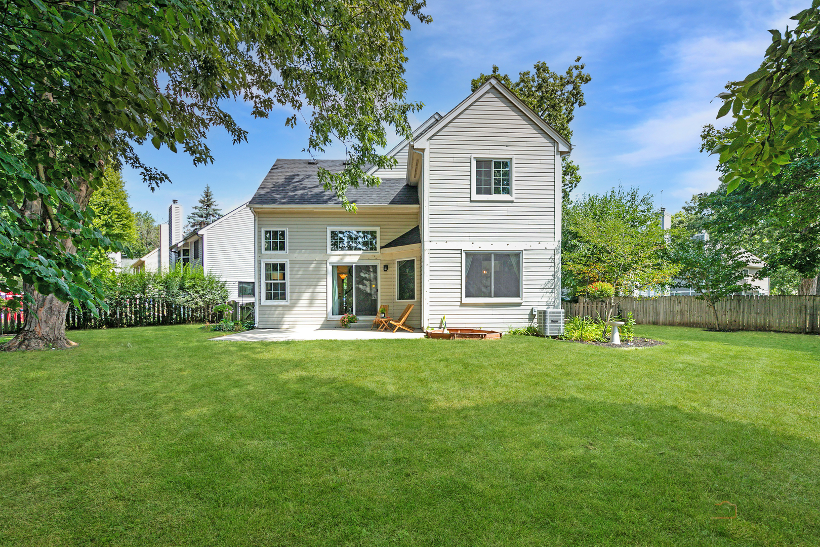 1327 London Court