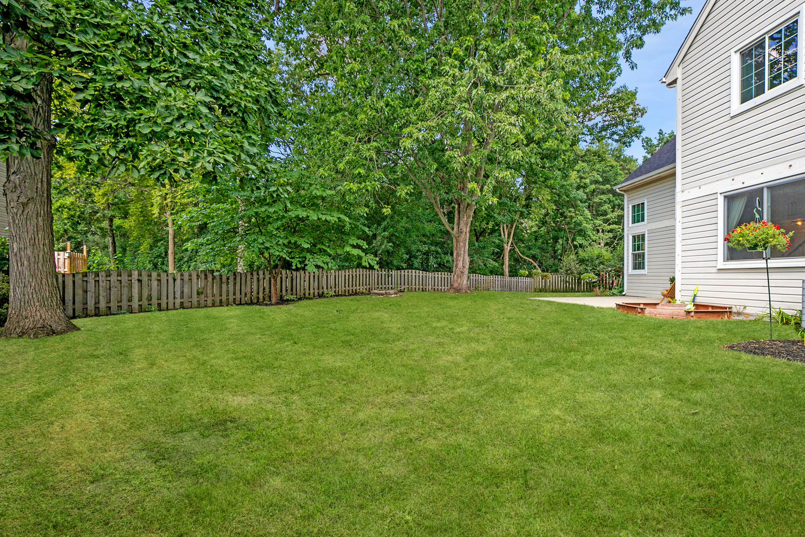 1327 London Court