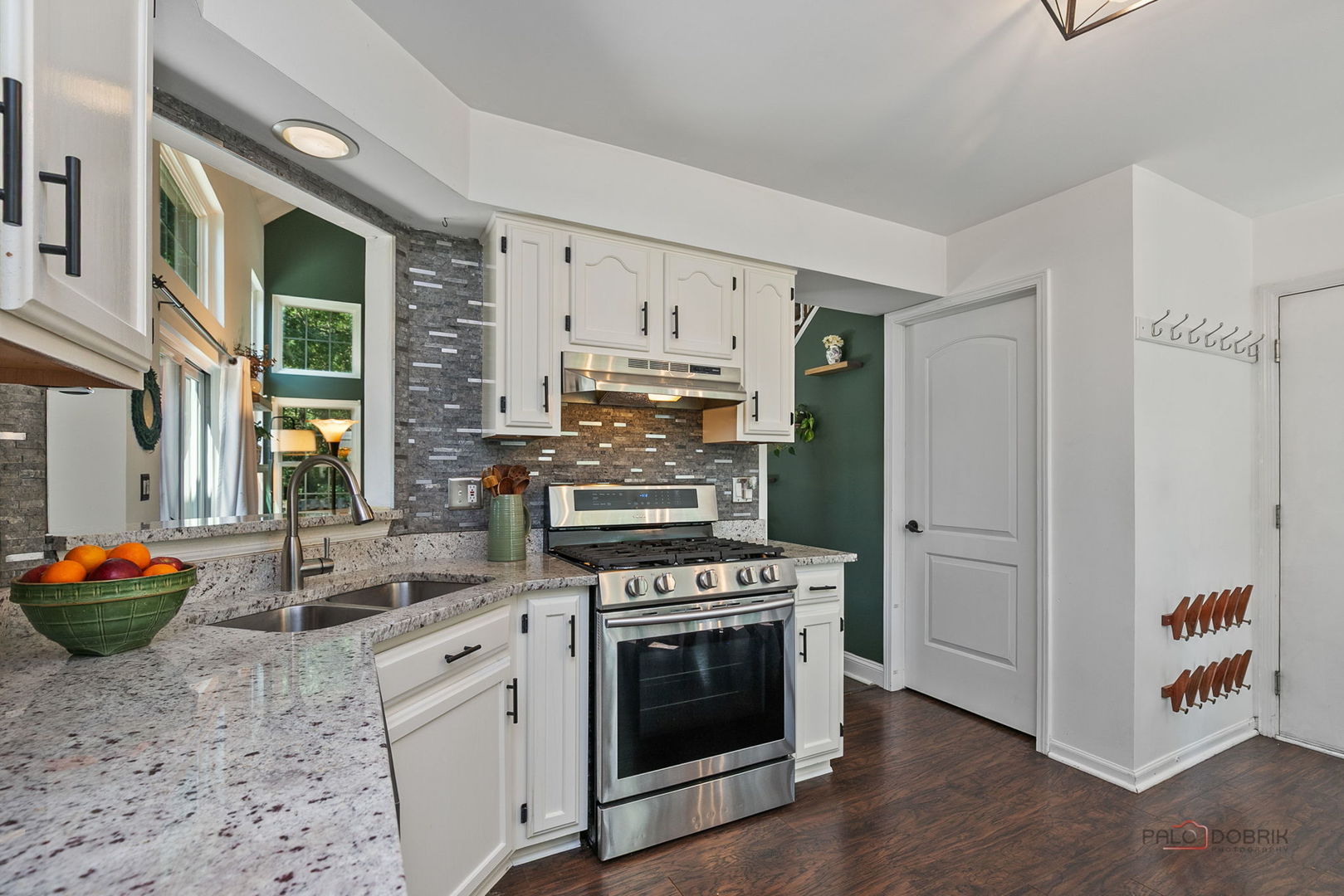 1327 London Court