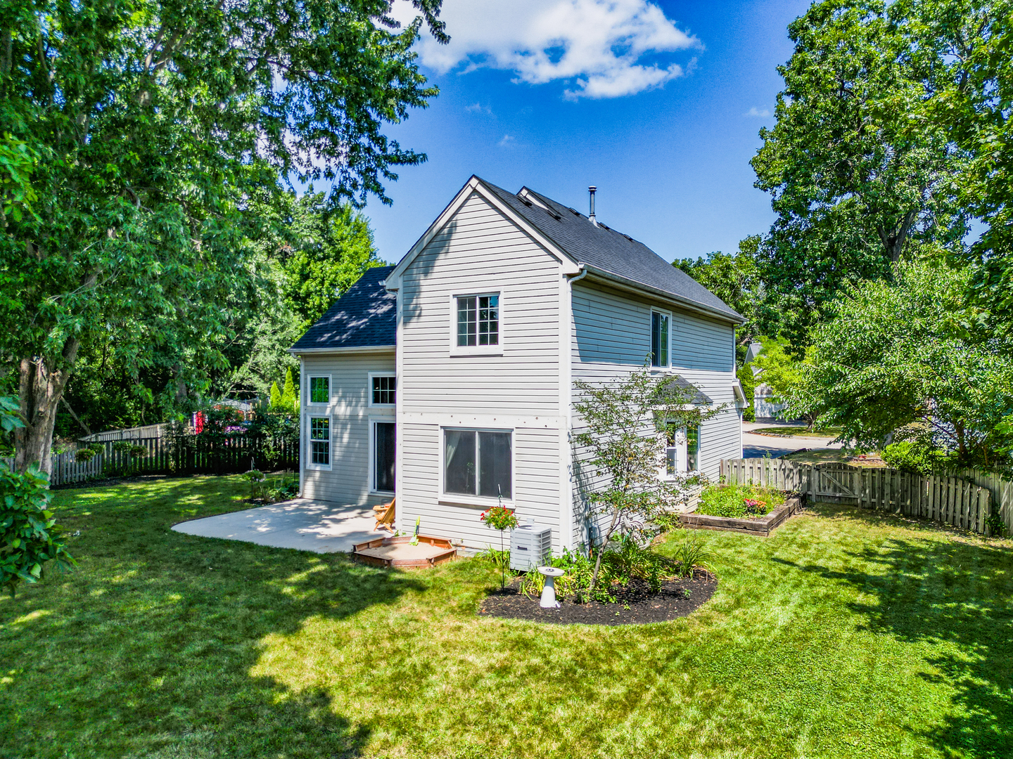 1327 London Court