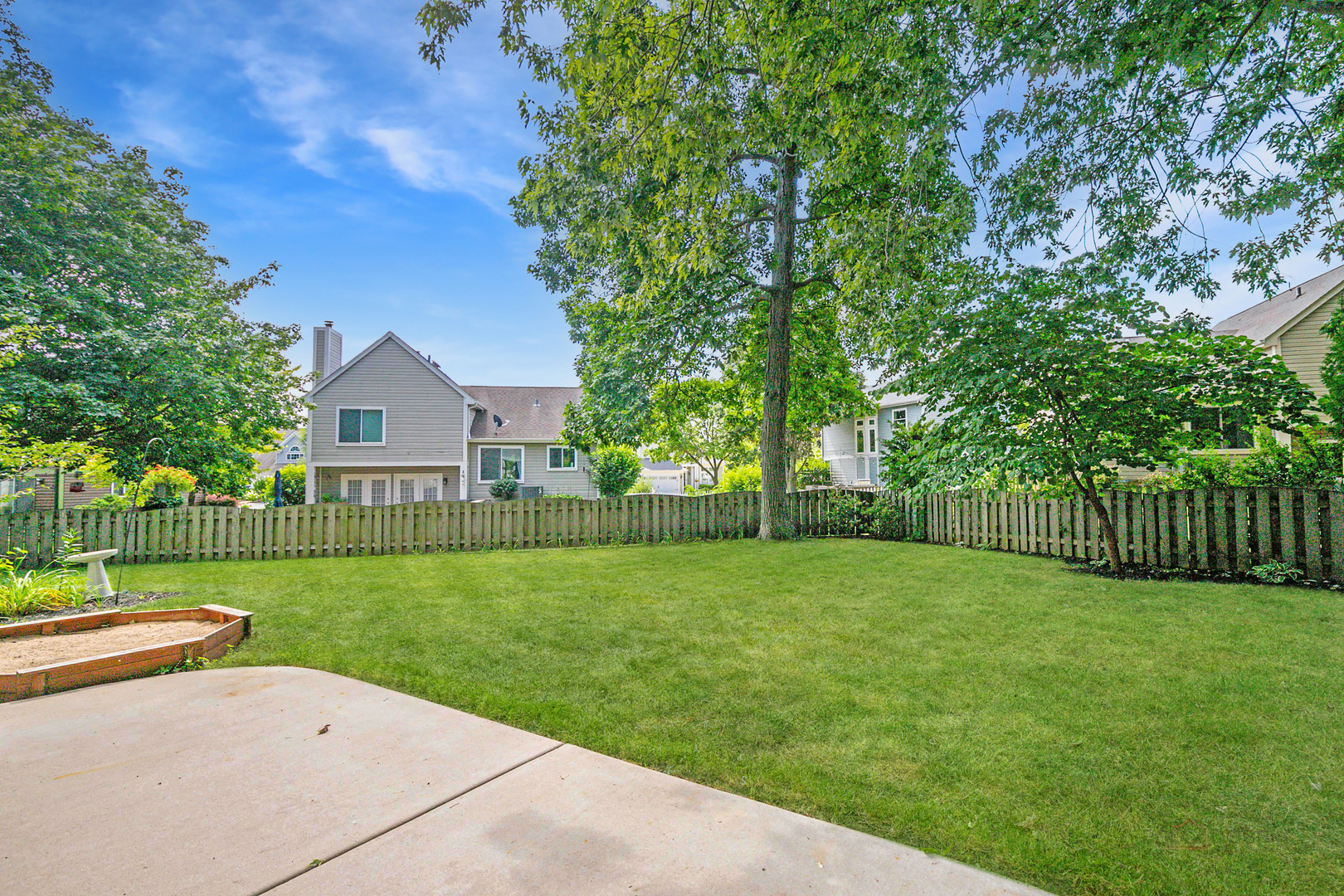 1327 London Court