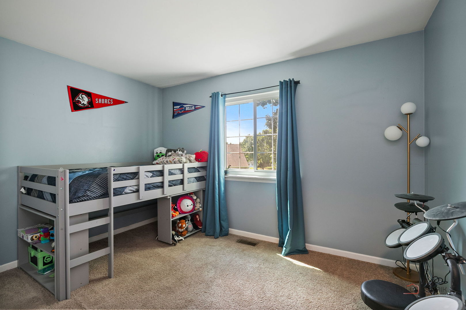 1327 London Court