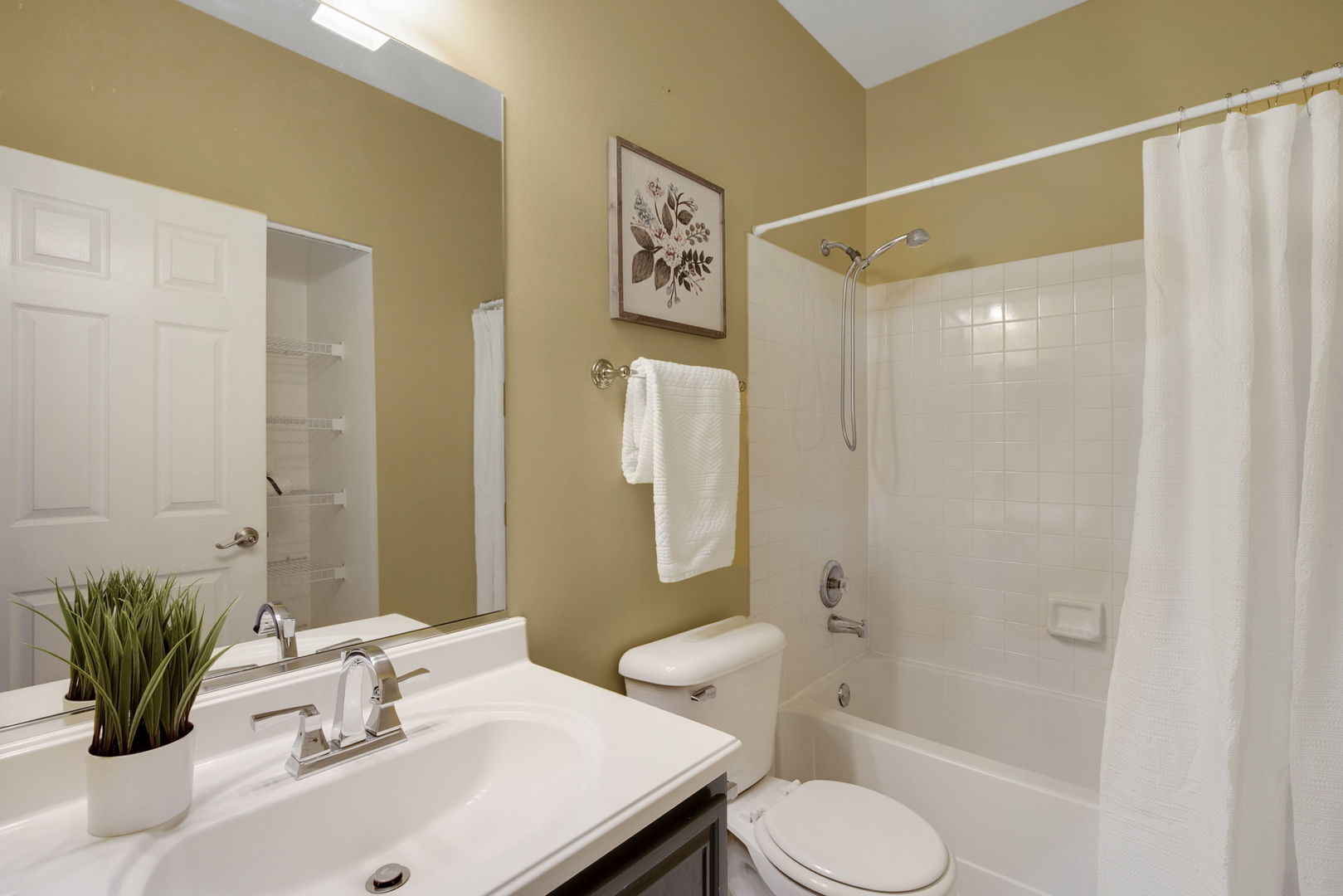 51 W Rustic Lane