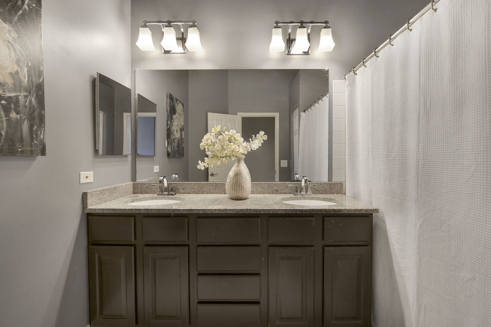 51 W Rustic Lane