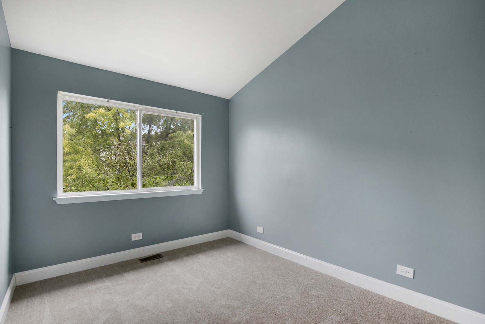 51 W Rustic Lane