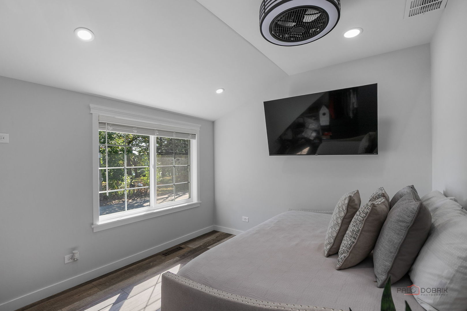 68 E Lakeview Avenue