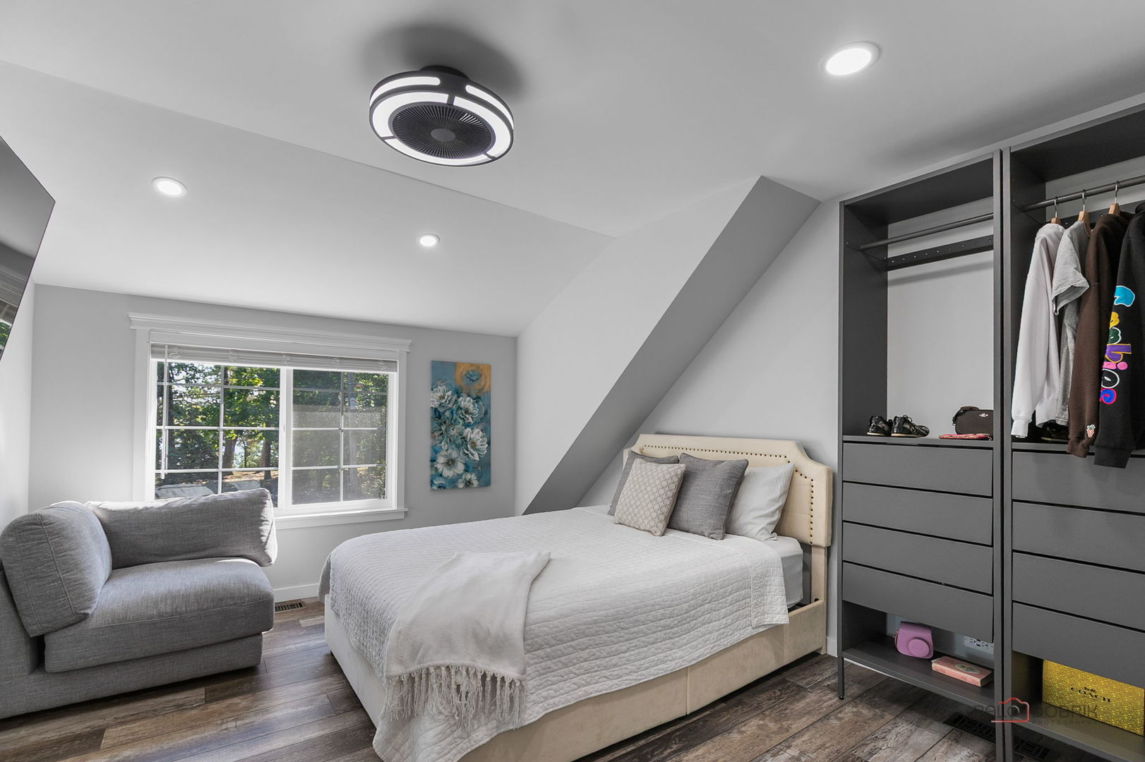 68 E Lakeview Avenue