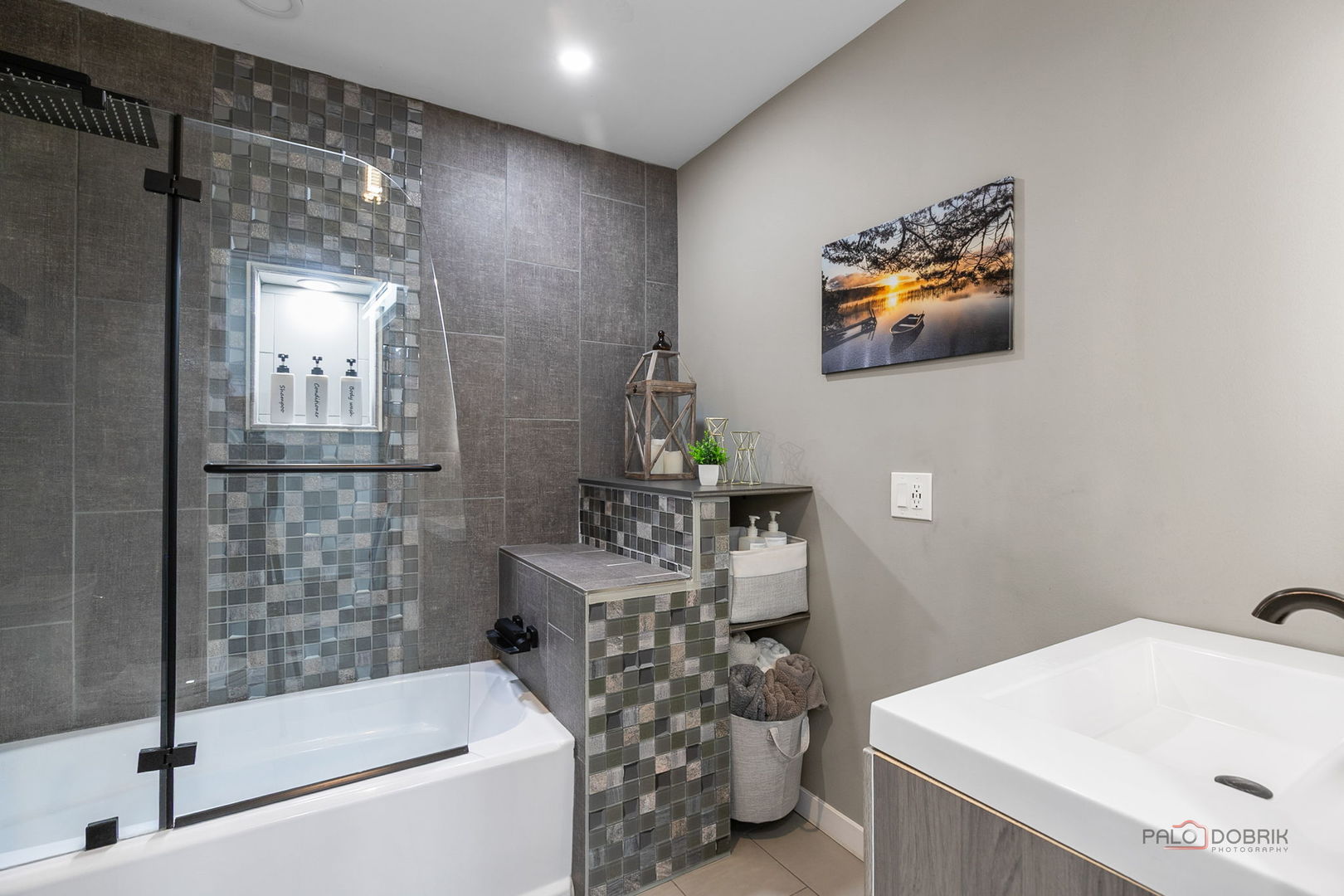 68 E Lakeview Avenue