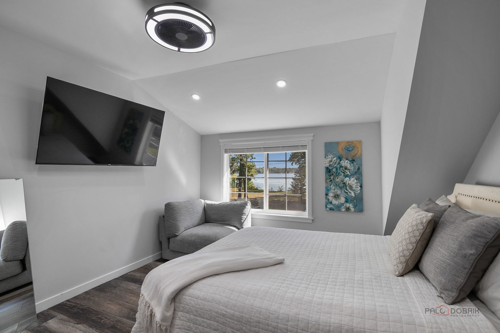 68 E Lakeview Avenue