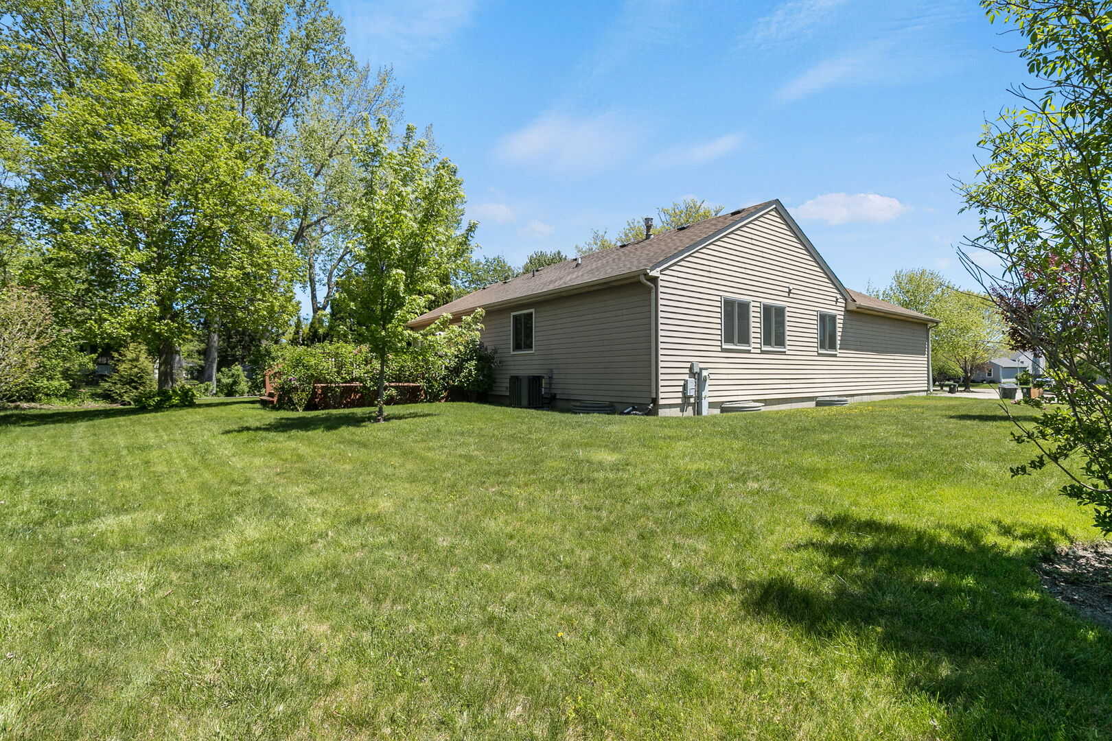 2212 Oak Leaf Court