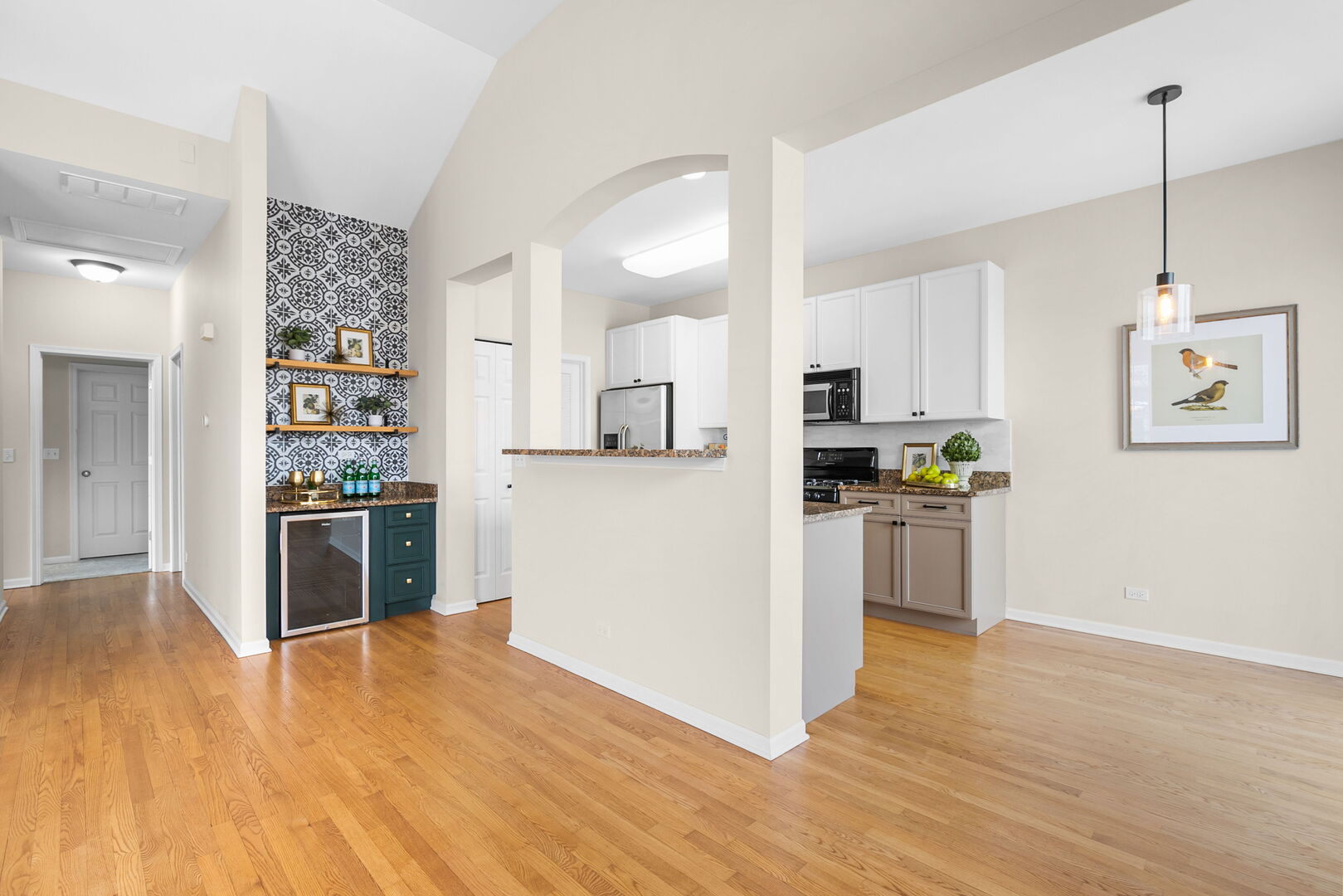 360 Promontory Lane Unit: B