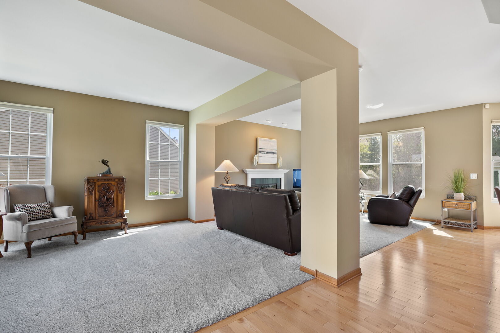 2311 W CASCADE Circle