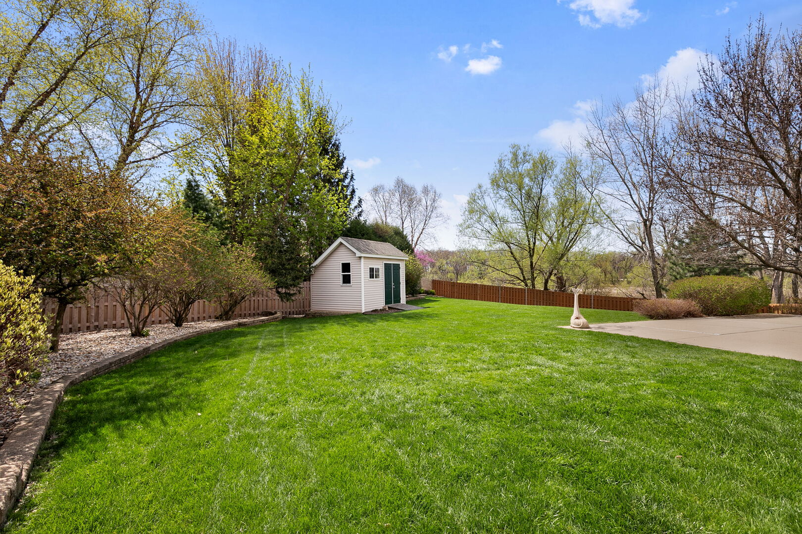 2311 W CASCADE Circle