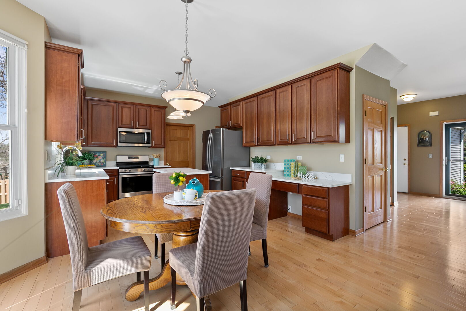 2311 W CASCADE Circle
