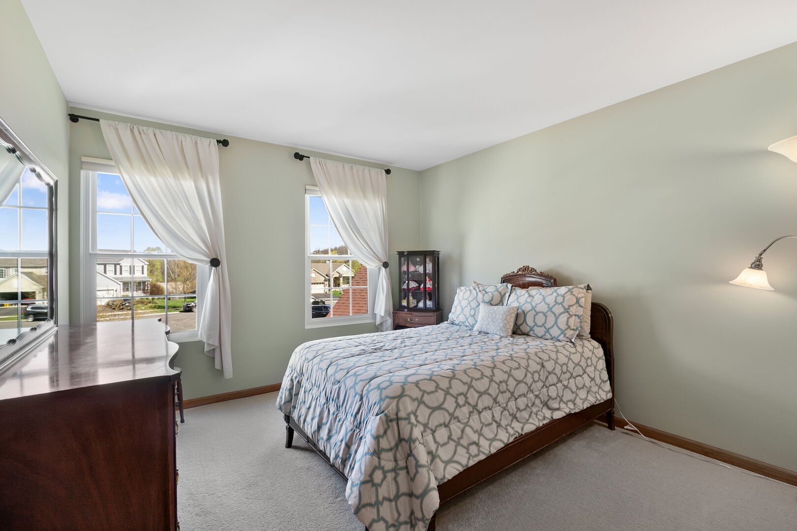 2311 W CASCADE Circle