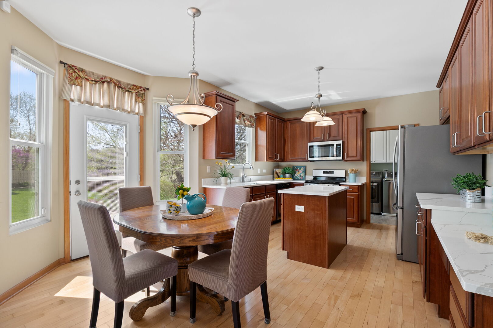 2311 W CASCADE Circle