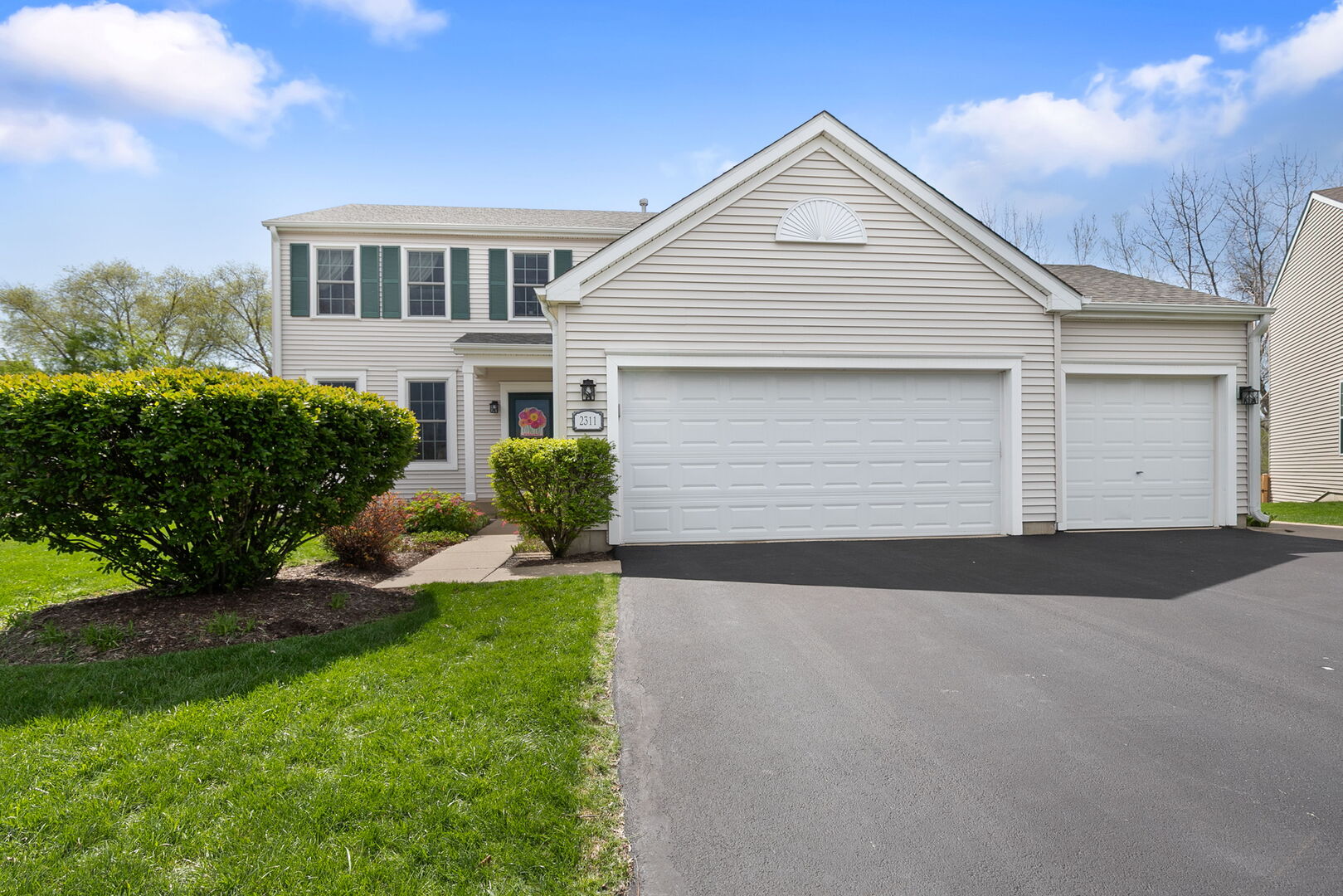 2311 W CASCADE Circle