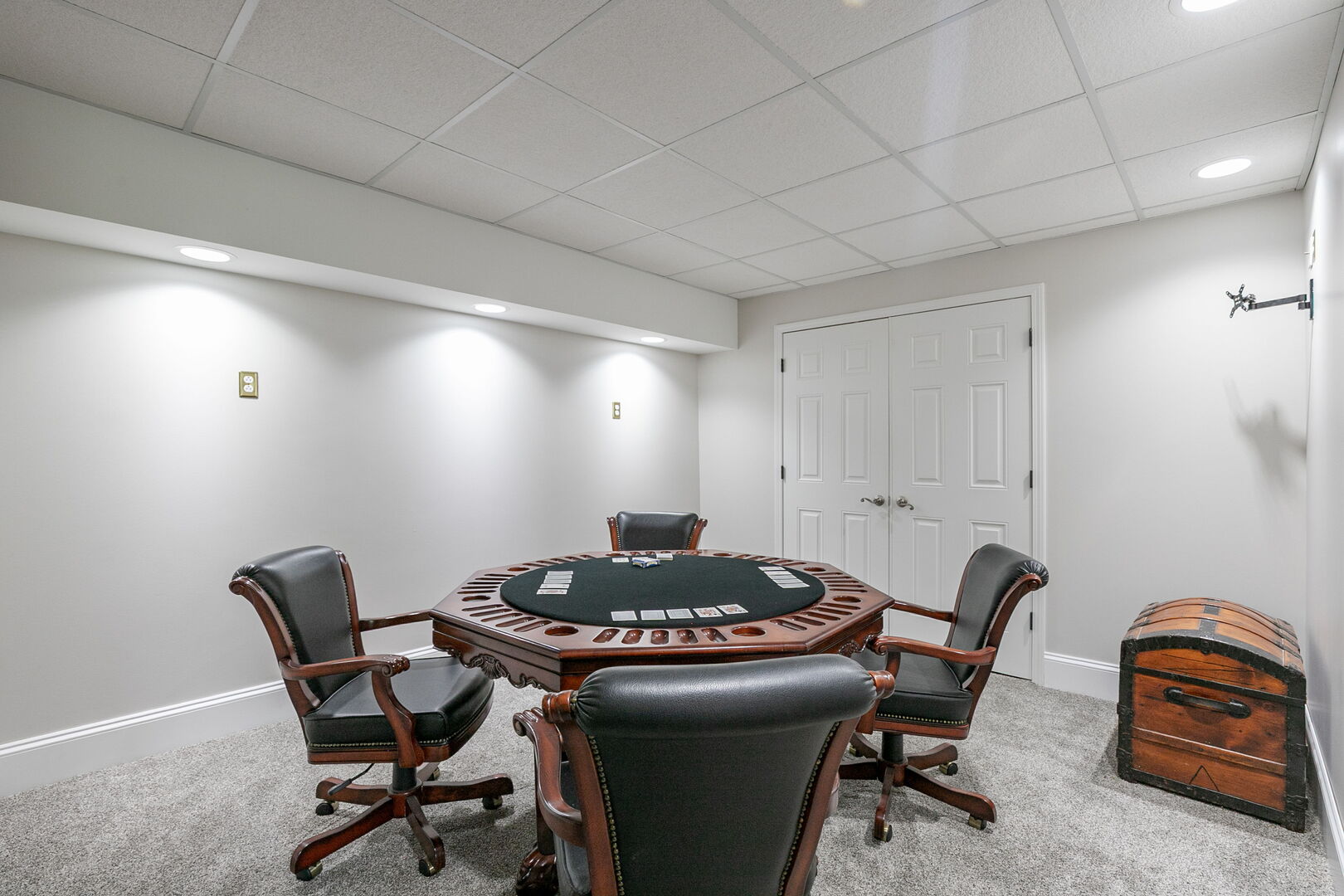 2637 W Autumn Drive