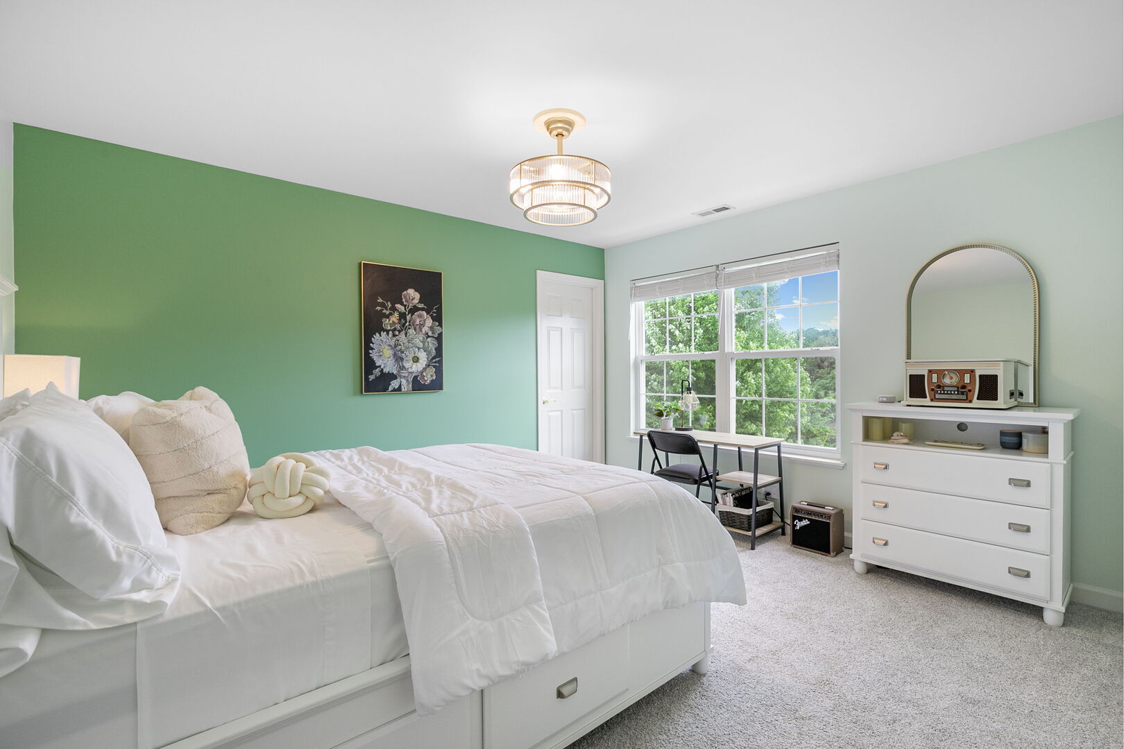 2637 W Autumn Drive