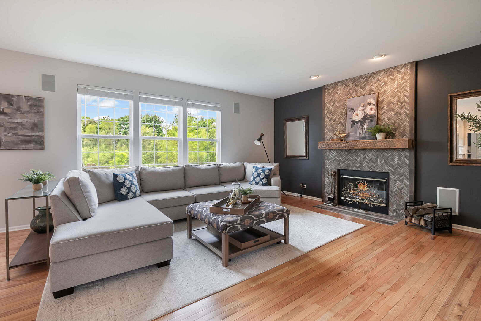 2637 W Autumn Drive