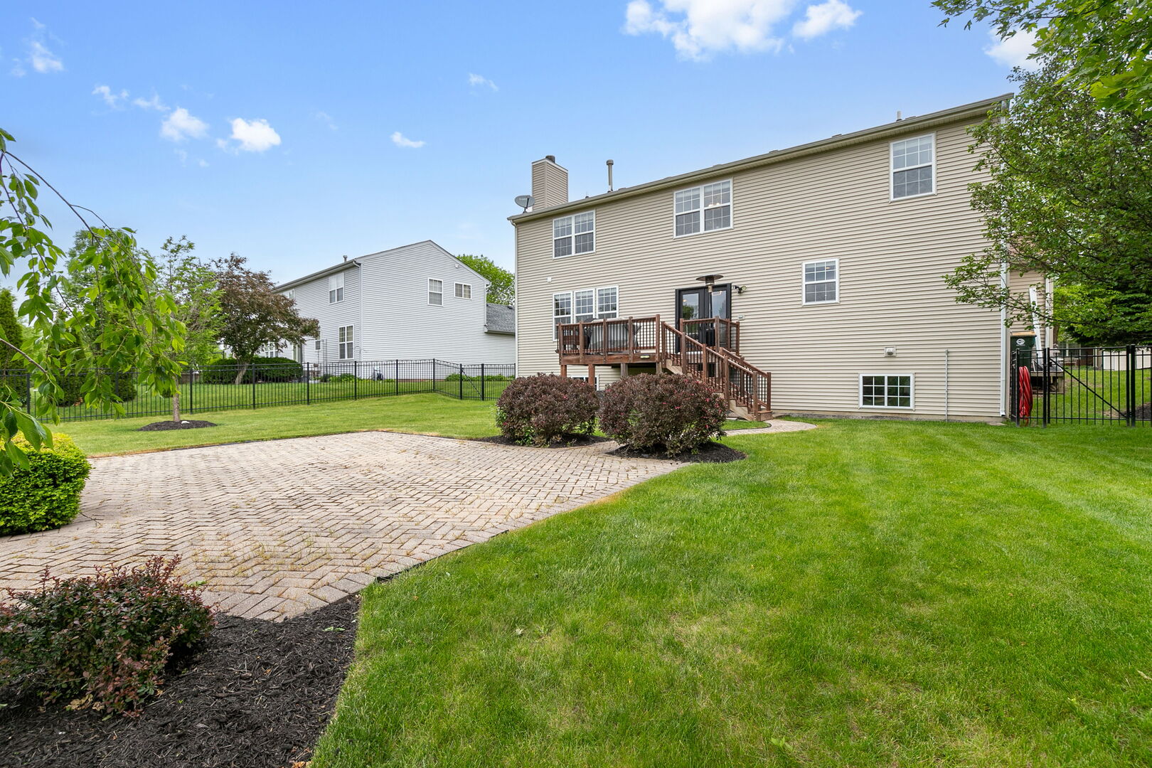 2637 W Autumn Drive