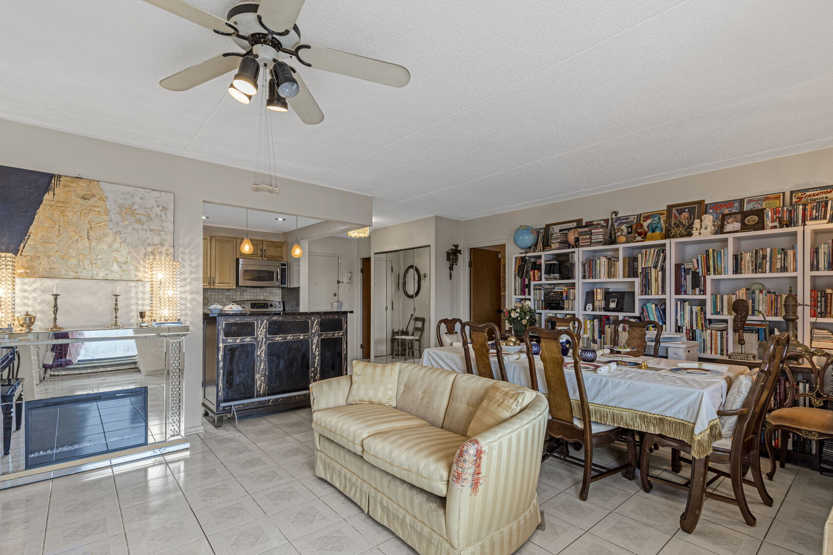 9731 N FOX GLEN Drive Unit: 4C