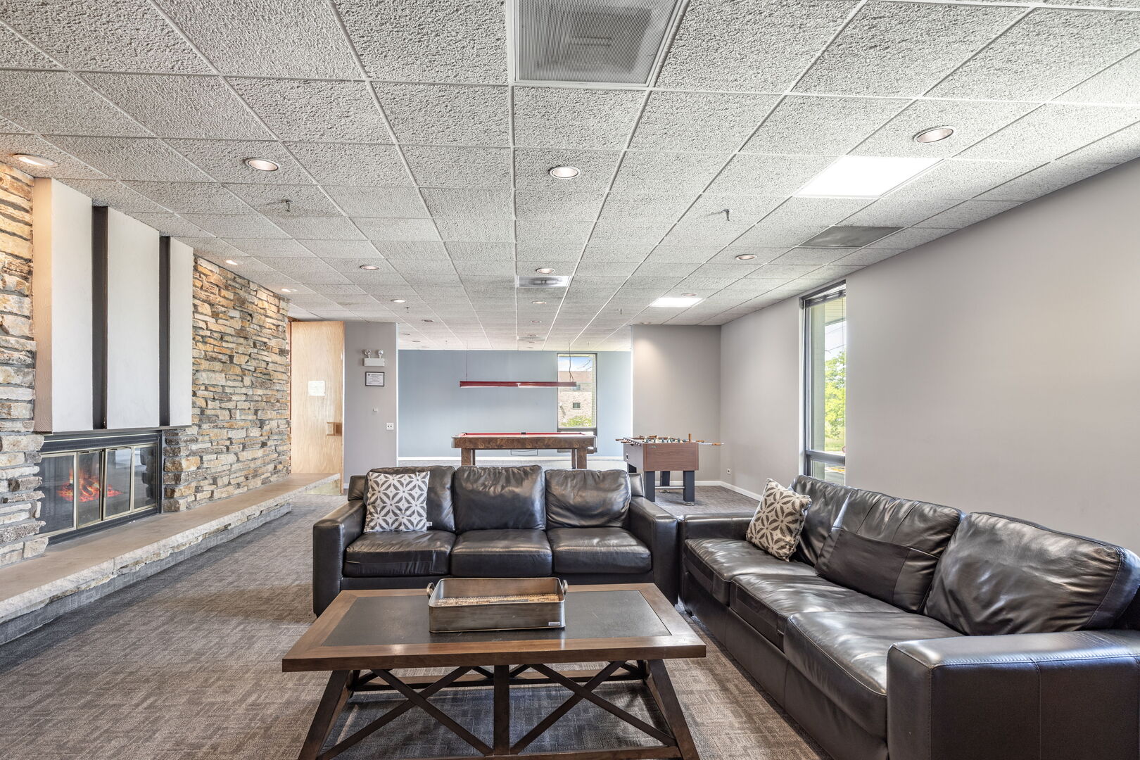 9731 N FOX GLEN Drive Unit: 4C