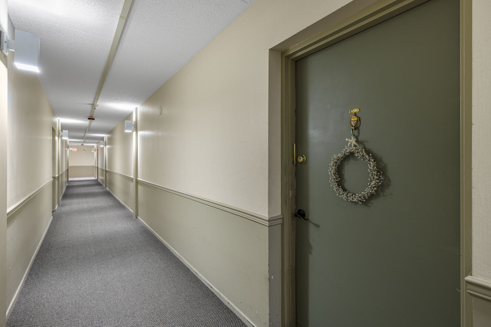9731 N FOX GLEN Drive Unit: 4C