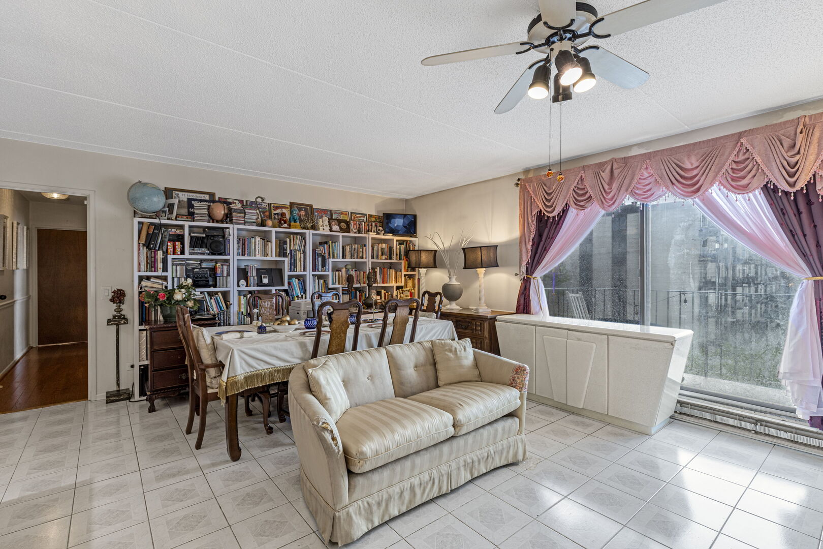 9731 N FOX GLEN Drive Unit: 4C
