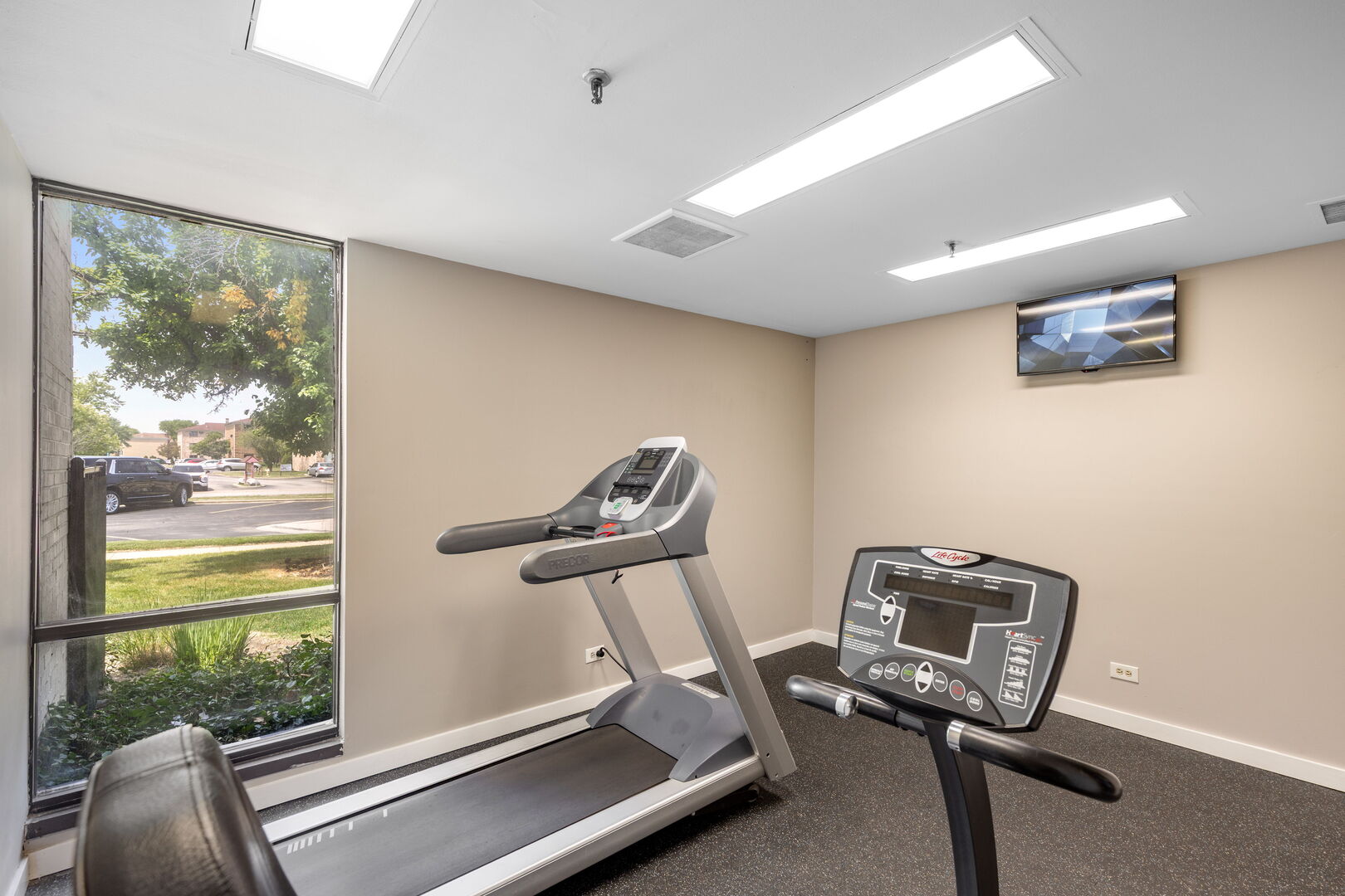 9731 N FOX GLEN Drive Unit: 4C