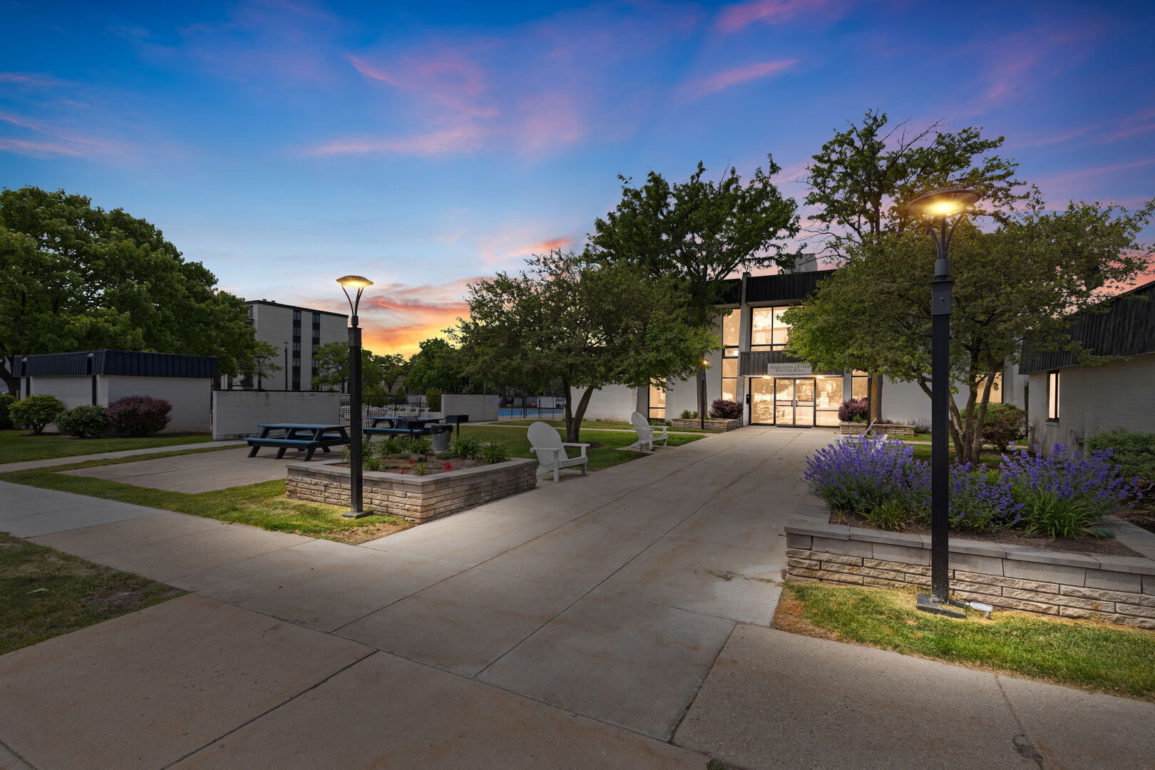 9731 N FOX GLEN Drive Unit: 4C