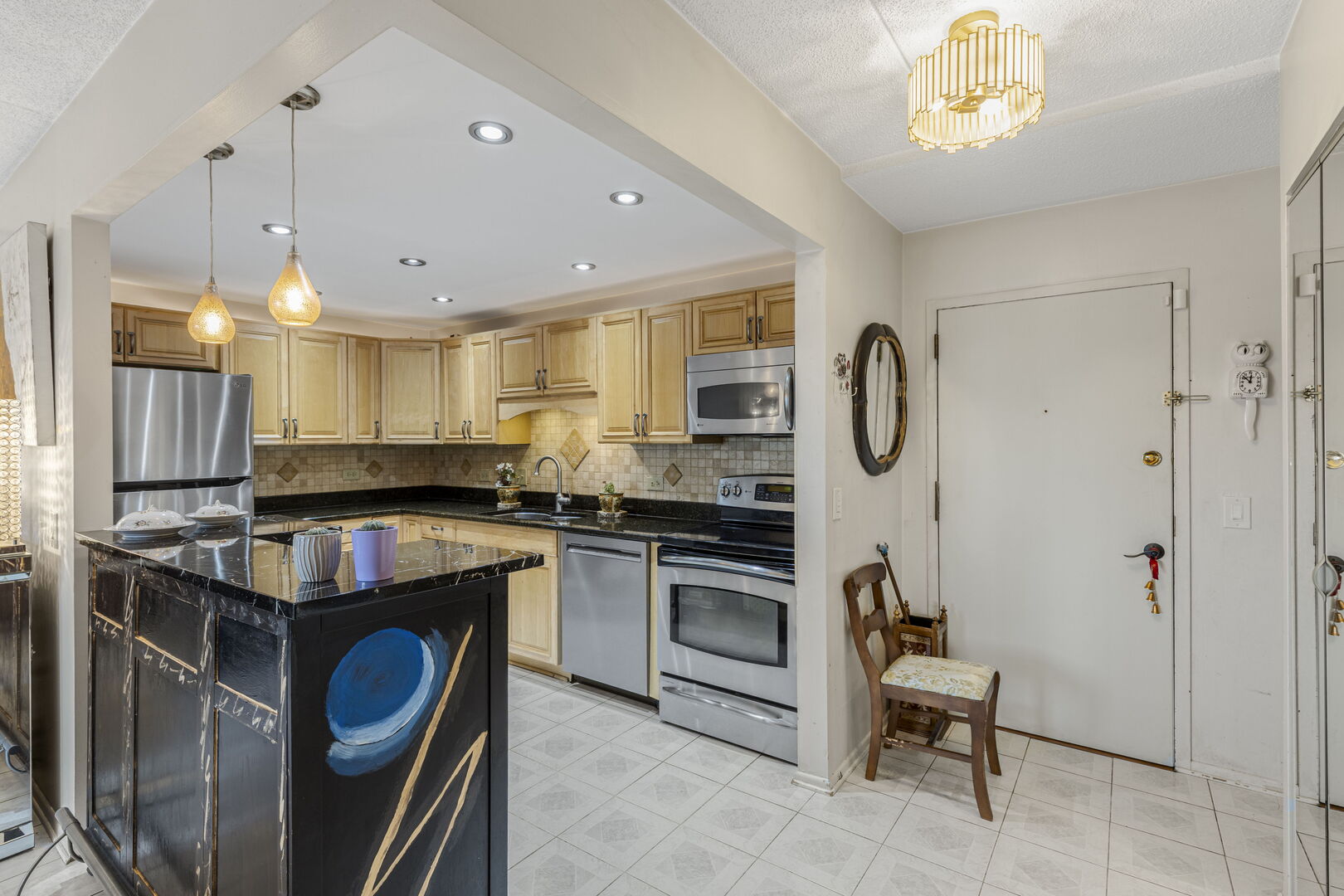 9731 N FOX GLEN Drive Unit: 4C