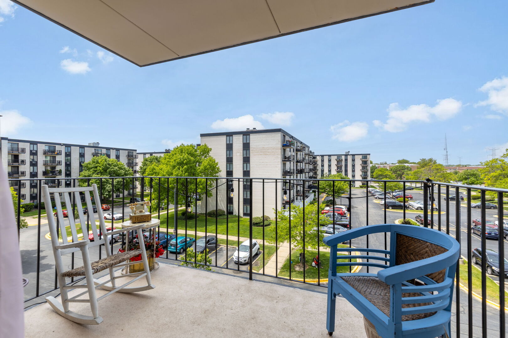 9731 N FOX GLEN Drive Unit: 4C