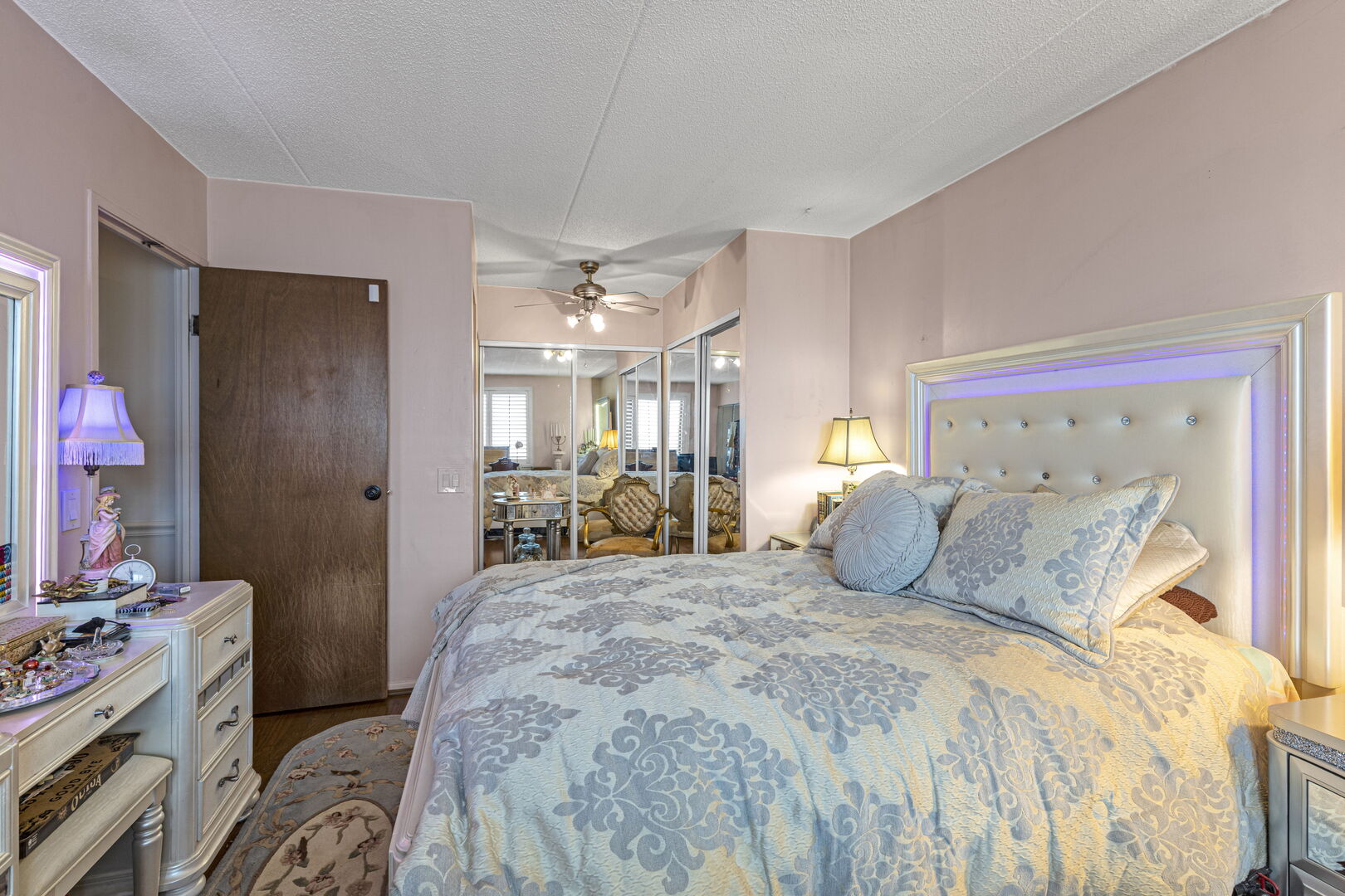 9731 N FOX GLEN Drive Unit: 4C