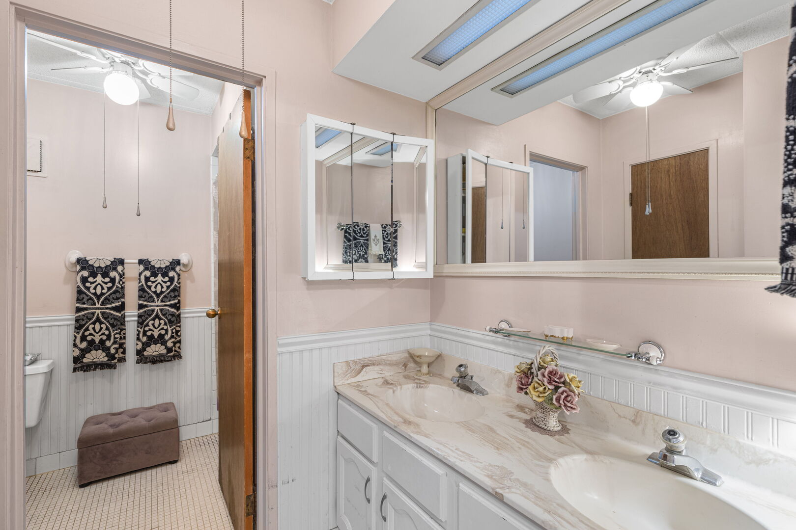 9731 N FOX GLEN Drive Unit: 4C