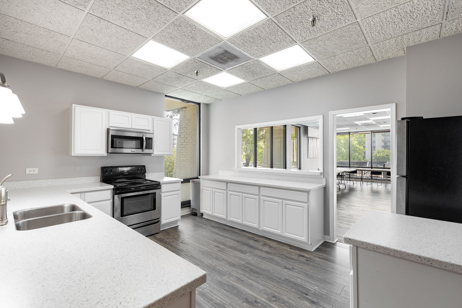 9731 N FOX GLEN Drive Unit: 4C