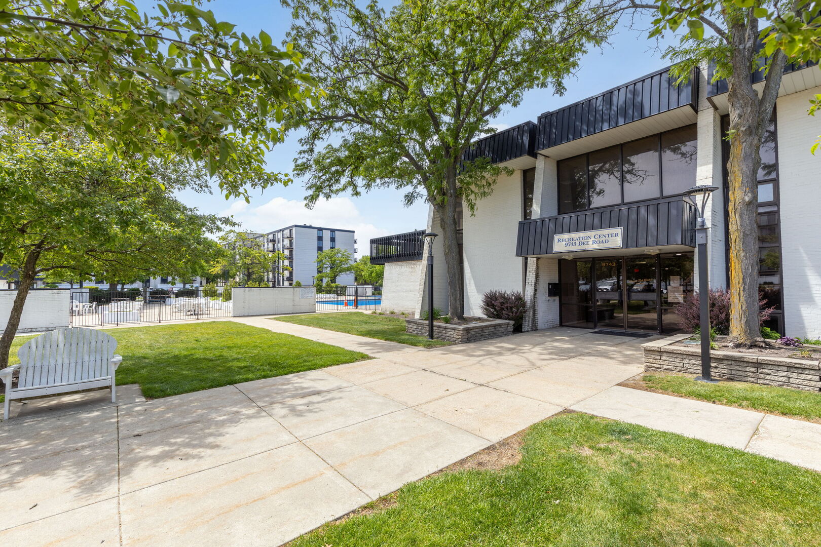 9731 N FOX GLEN Drive Unit: 4C