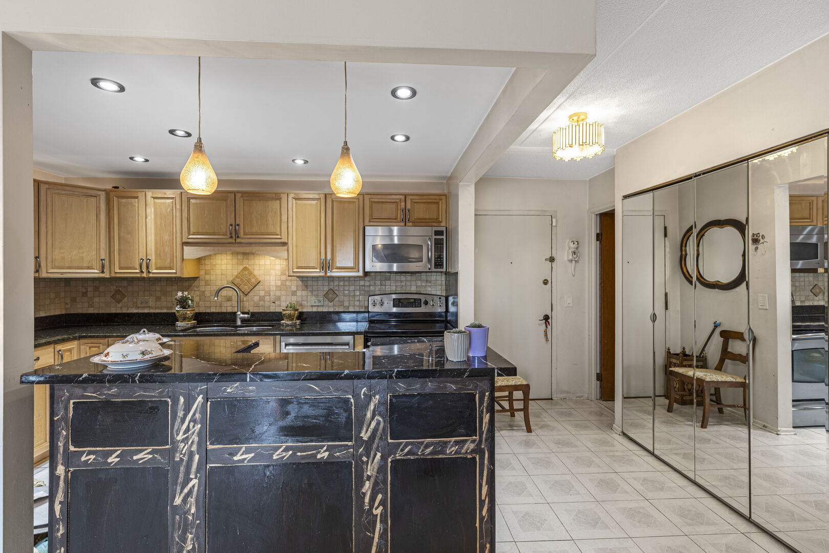 9731 N FOX GLEN Drive Unit: 4C