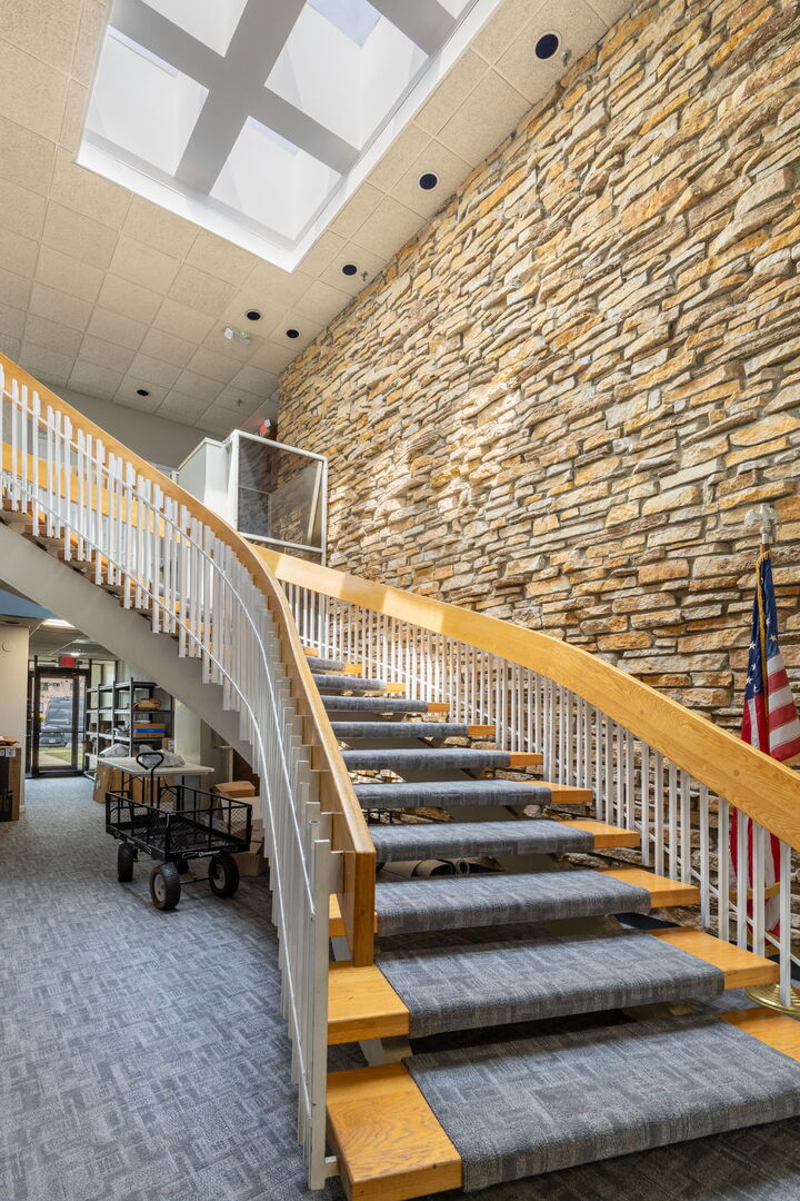 9731 N FOX GLEN Drive Unit: 4C