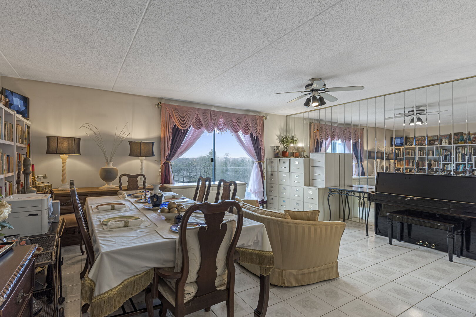 9731 N FOX GLEN Drive Unit: 4C
