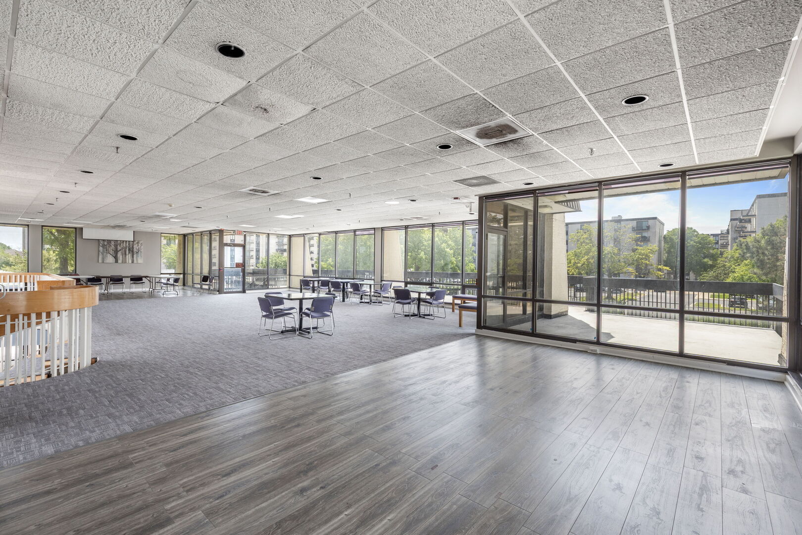 9731 N FOX GLEN Drive Unit: 4C
