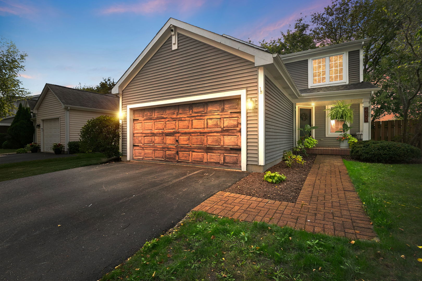490 CAMBRIDGE Drive