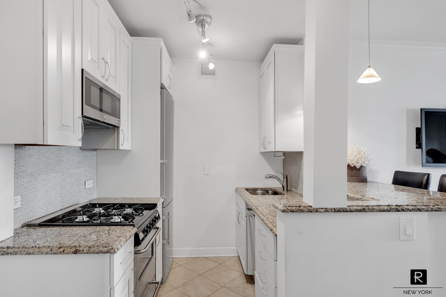 160 E 65th Street 25-A