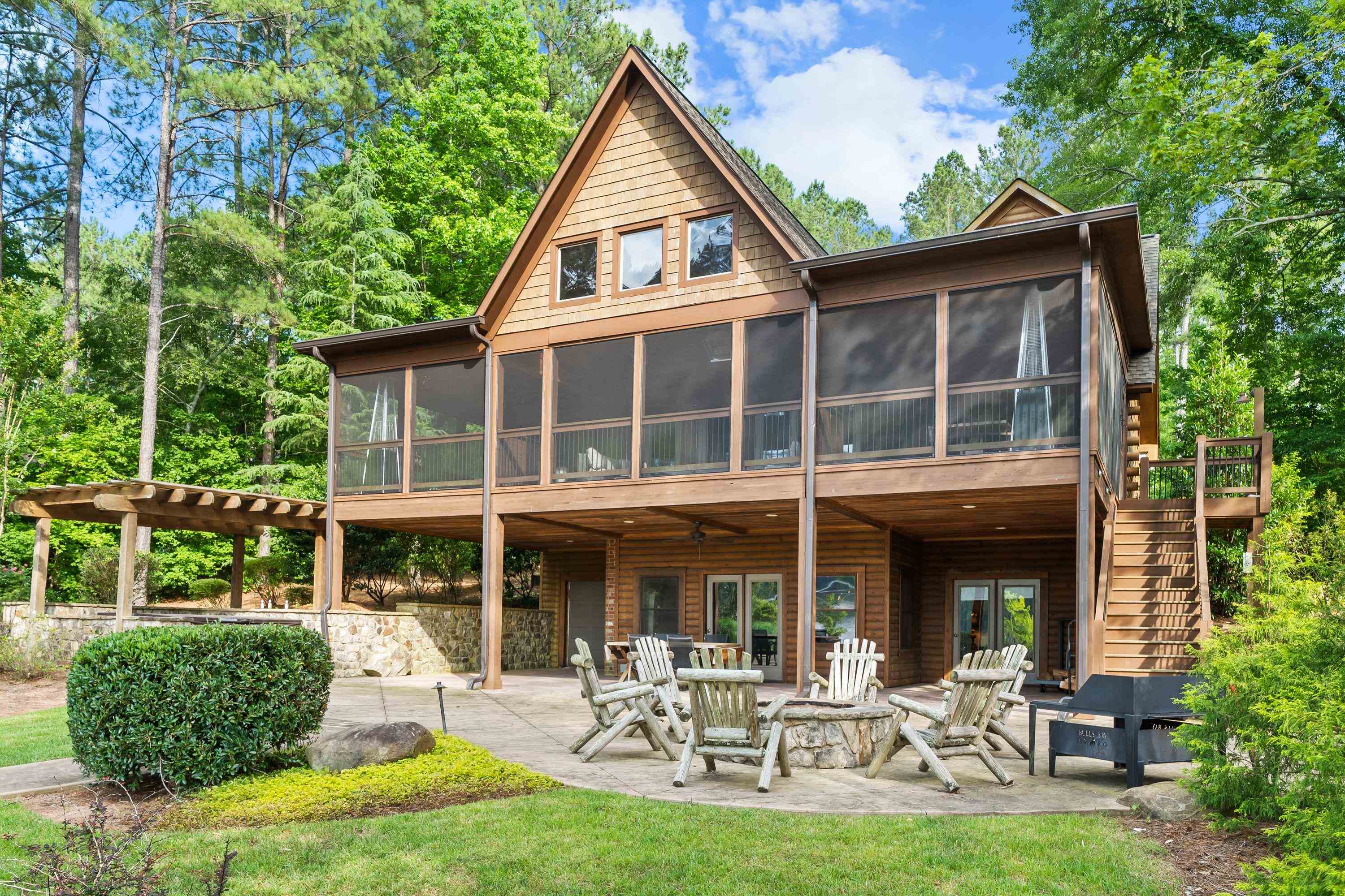 1371 NORTHWOODS DRIVE