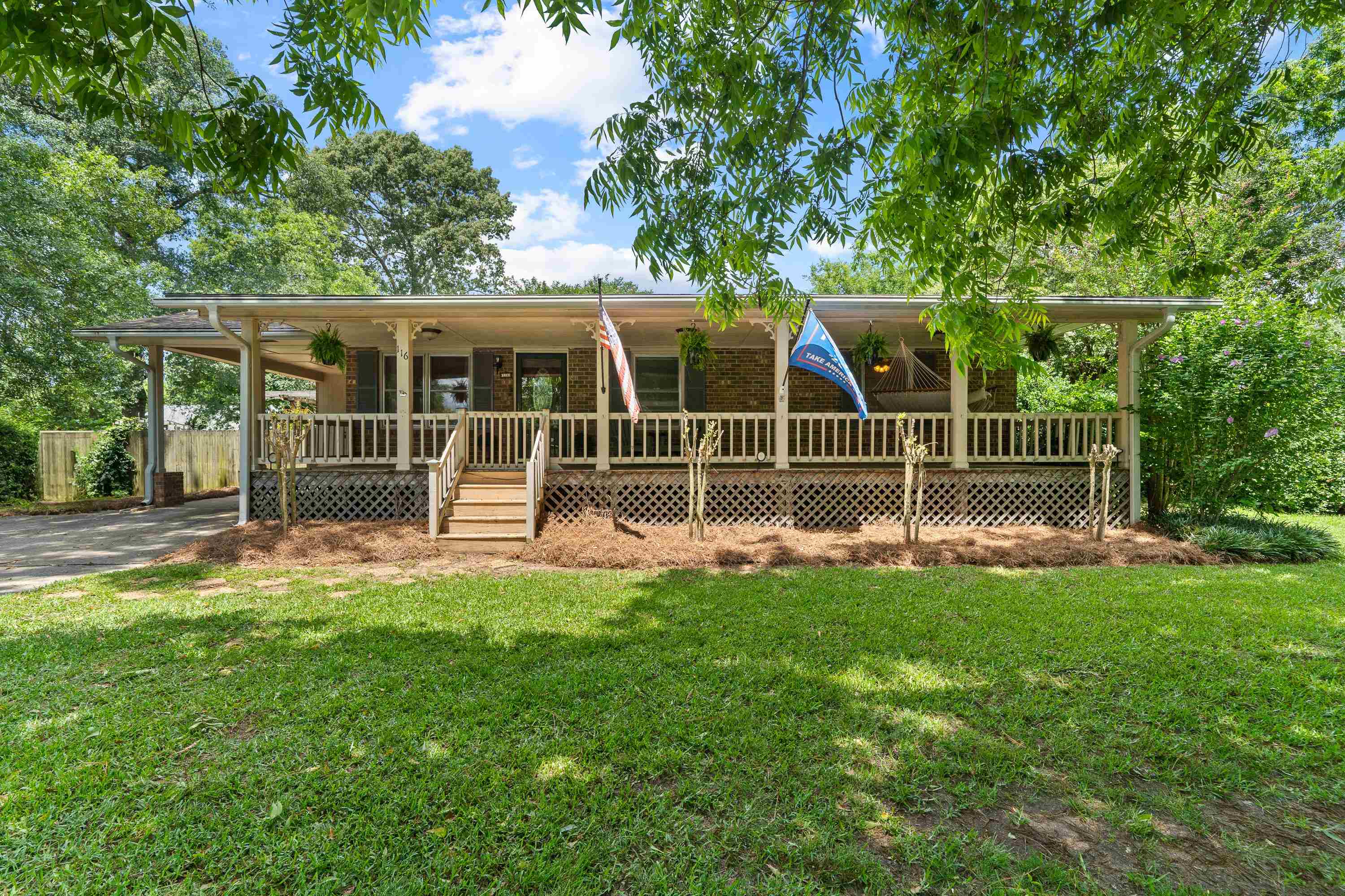 116 SE ROSEWOOD DRIVE