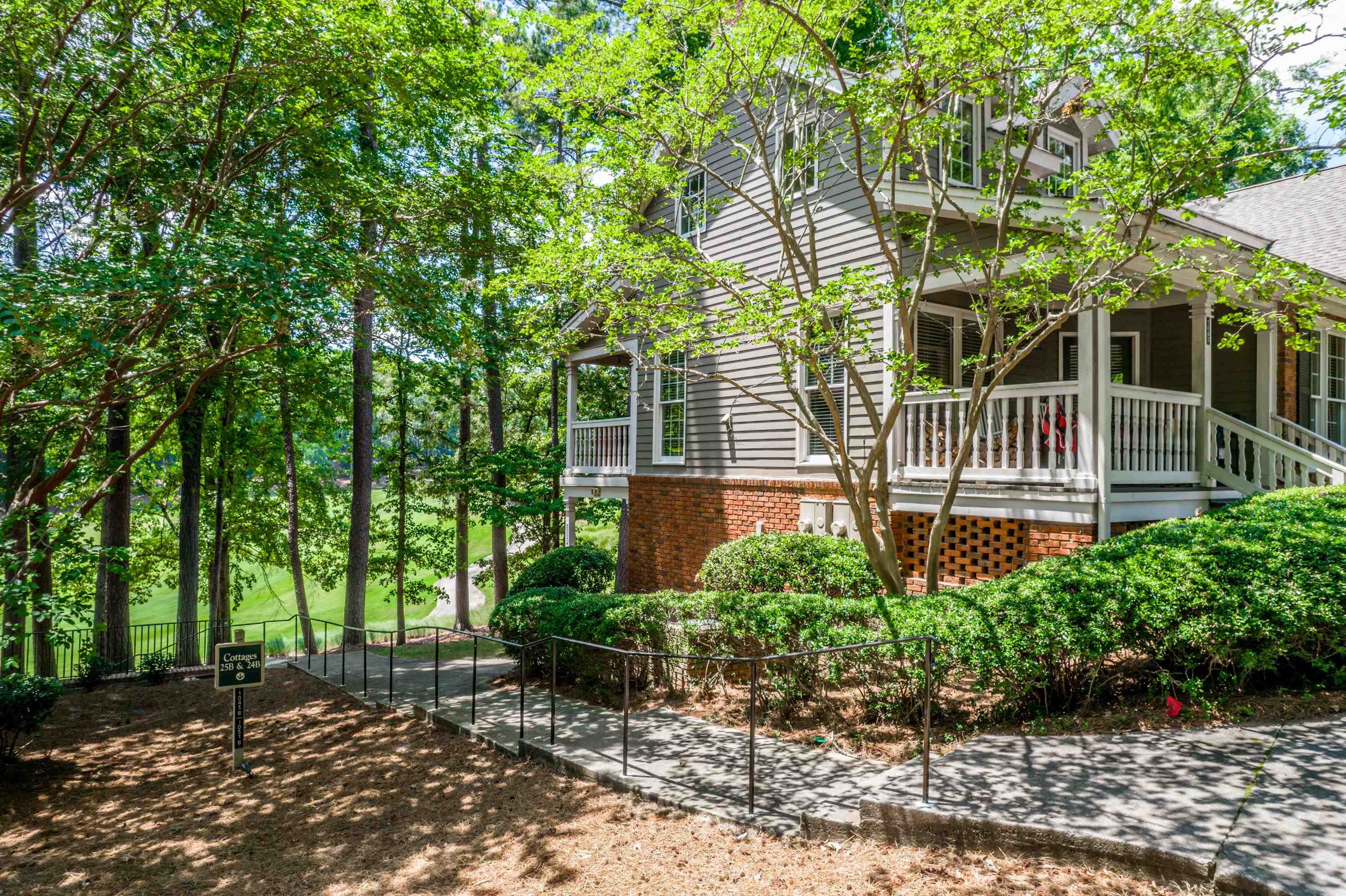 1043 B CLUB HOUSE LANE