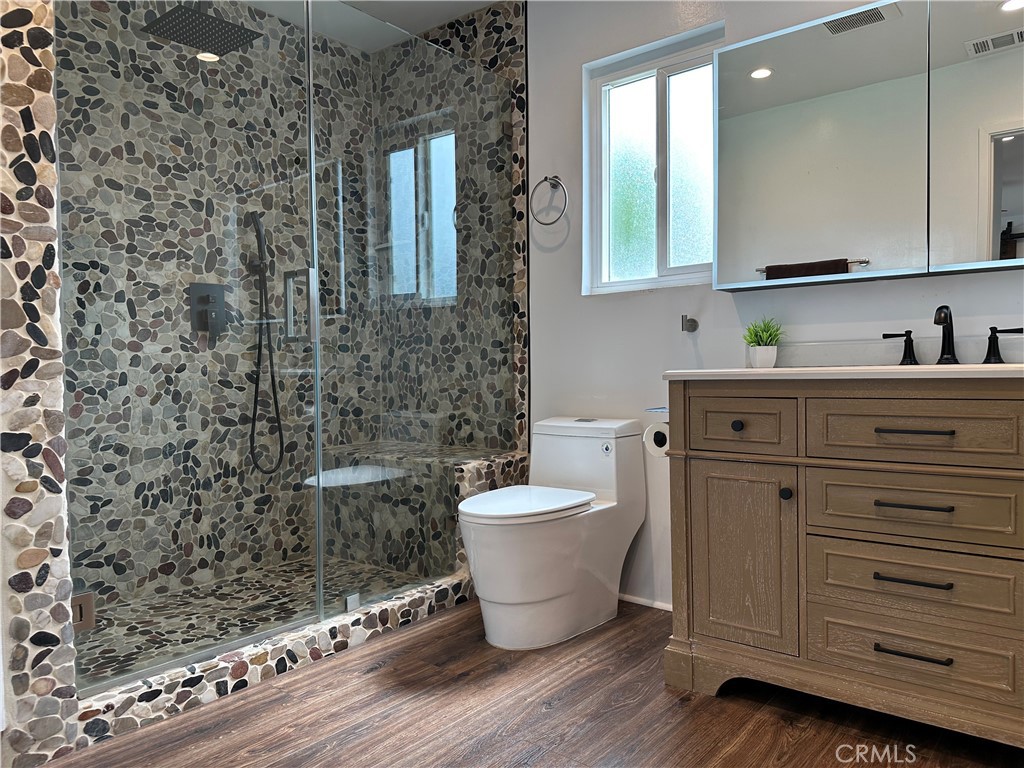 5532 N Traymore Avenue