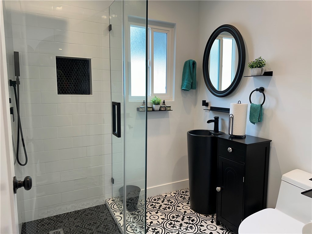 5532 N Traymore Avenue