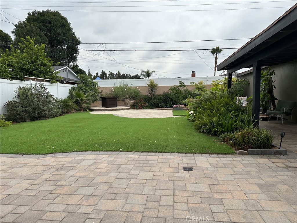 5532 N Traymore Avenue