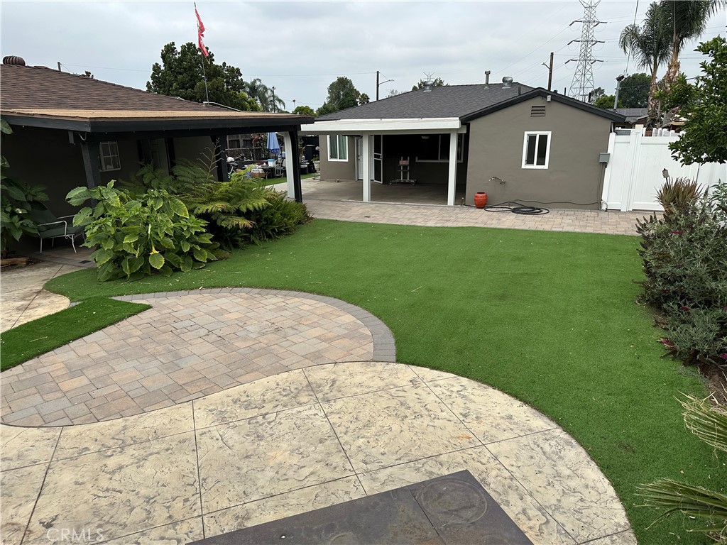 5532 N Traymore Avenue